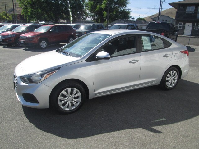 2022 Hyundai Accent SE photo 3