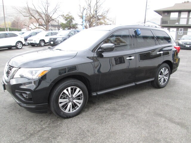 2020 Nissan Pathfinder S photo 3