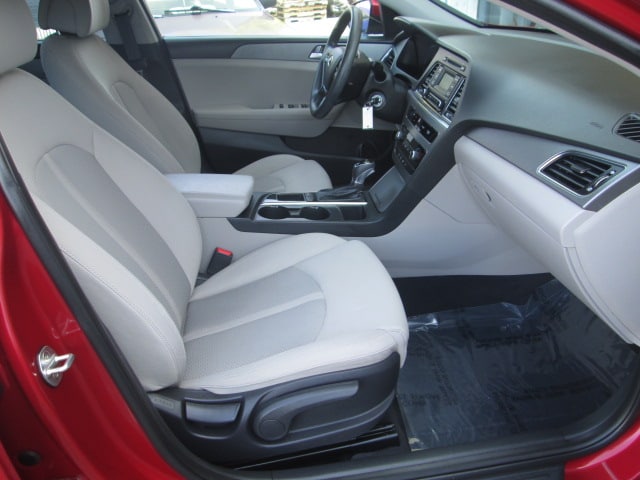 2017 Hyundai Sonata SE - Photo 12