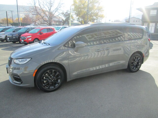 2021 Chrysler Pacifica Touring L photo 3
