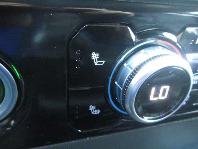 2023 GMC Sierra 1500 SLT - Photo 18