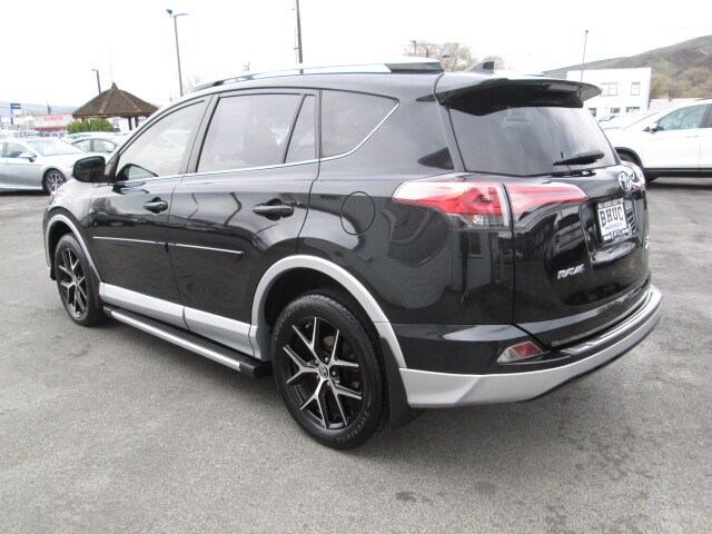 2016 Toyota RAV4 SE photo 4