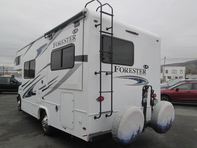 2017 Chevrolet Express Cutaway photo 4