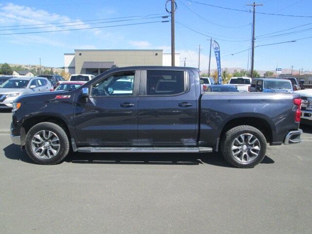 2022 Chevrolet Silverado 1500 LT Z71 photo 2