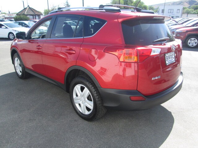 2015 Toyota RAV4 LE photo 4