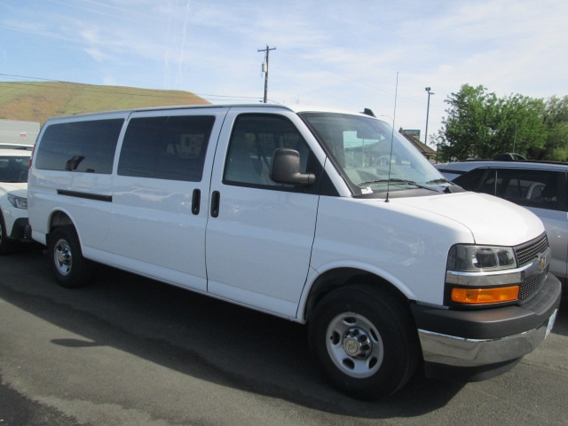 2025 Chevrolet Express 3500 LT Extended's photo