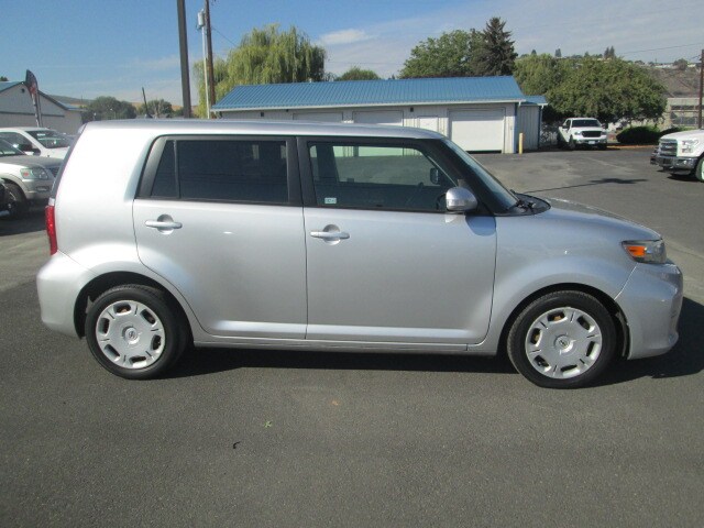 2012 Scion xB photo 2