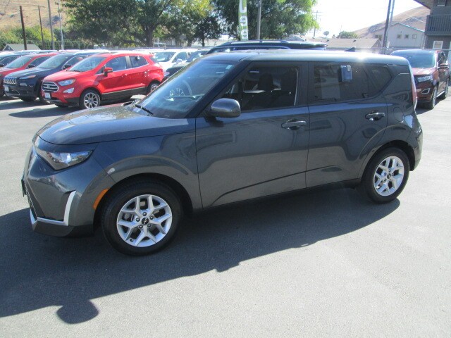 2023 Kia Soul LX photo 3
