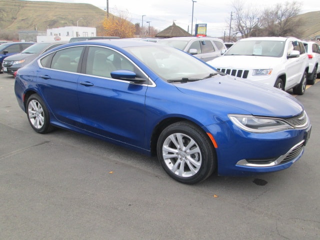 2016 Chrysler 200 Limited's photo