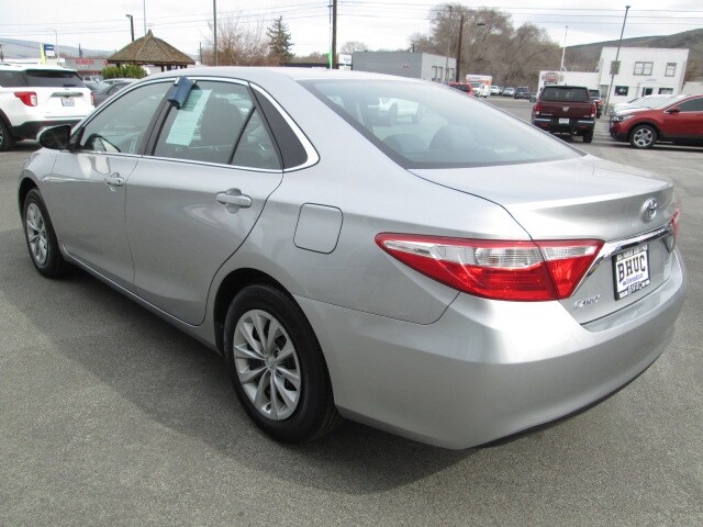 2015 Toyota Camry LE photo 4