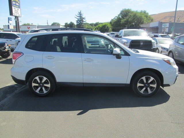 2018 Subaru Forester Premium photo 3