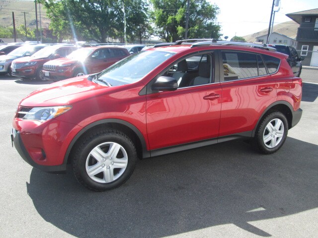 2015 Toyota RAV4 LE photo 3