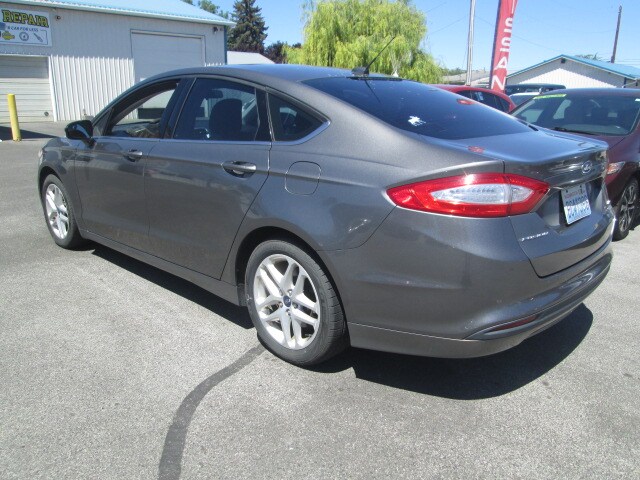2013 Ford Fusion SE photo 2