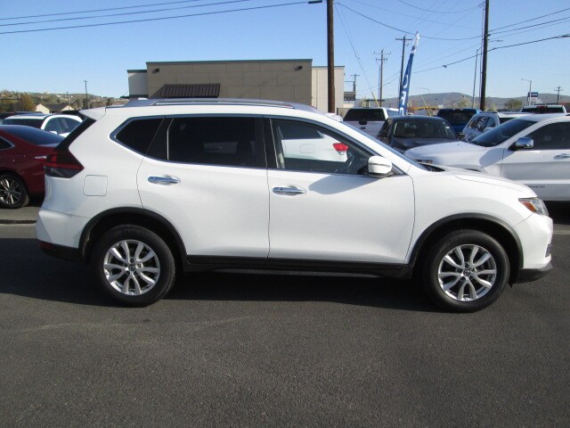 2020 Nissan Rogue SV photo 2
