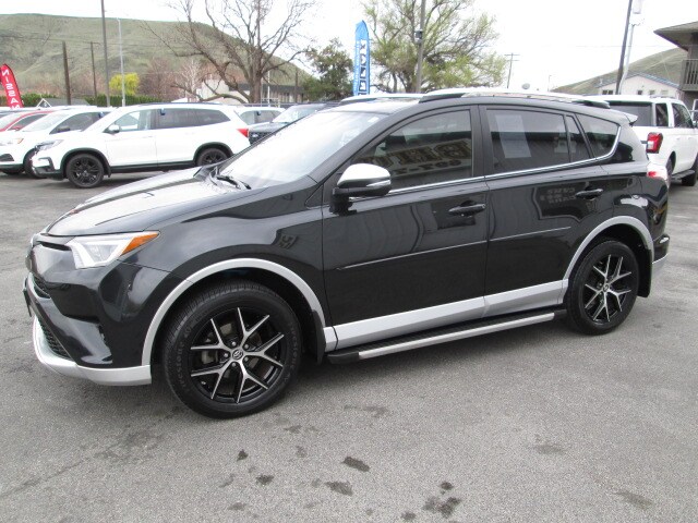 2016 Toyota RAV4 SE photo 3