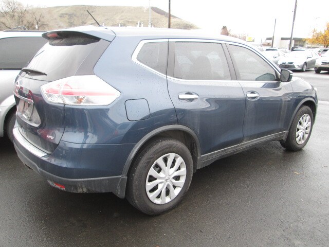 2015 Nissan Rogue S photo 2