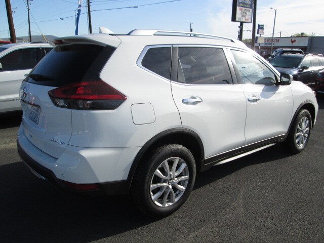 2020 Nissan Rogue SV photo 3