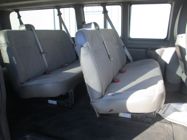 2017 Chevrolet Express 3500 LT Passenger Van photo 4