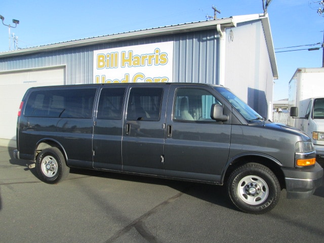 2017 Chevrolet Express Passenger LS's photo