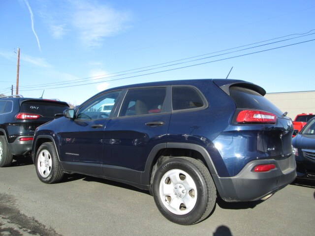 2016 Jeep Cherokee Sport photo 2