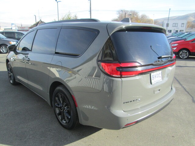 2021 Chrysler Pacifica Touring L photo 4