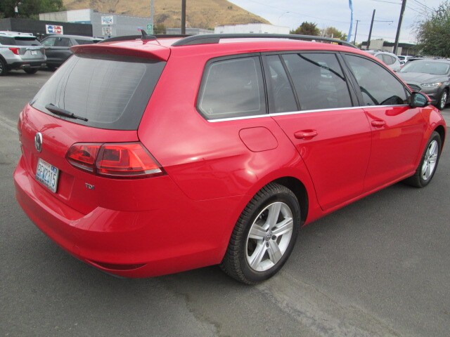 2015 Volkswagen Golf SportWagen TDI S photo 2