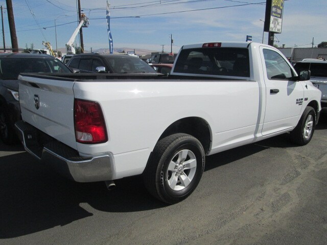 2022 Ram 1500 Classic SLT photo 3