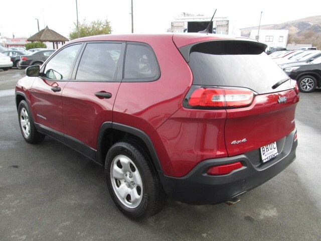 2015 Jeep Cherokee Sport photo 4