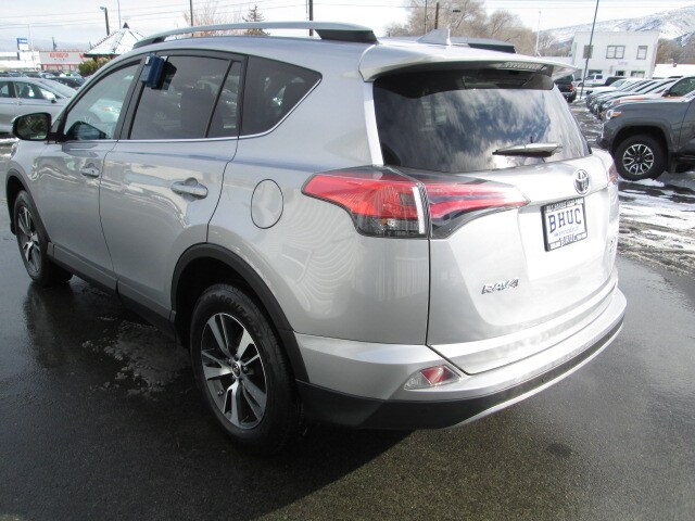 2017 Toyota RAV4 XLE photo 4
