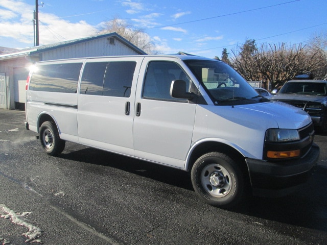 2022 Chevrolet Express Passenger LS's photo