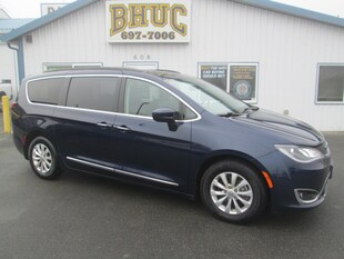 2017 Chrysler Pacifica Touring-L Van