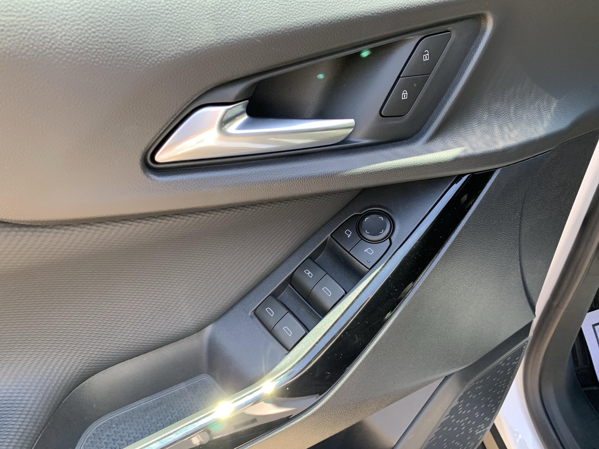 2026 Chevrolet Equinox LT - Photo 8
