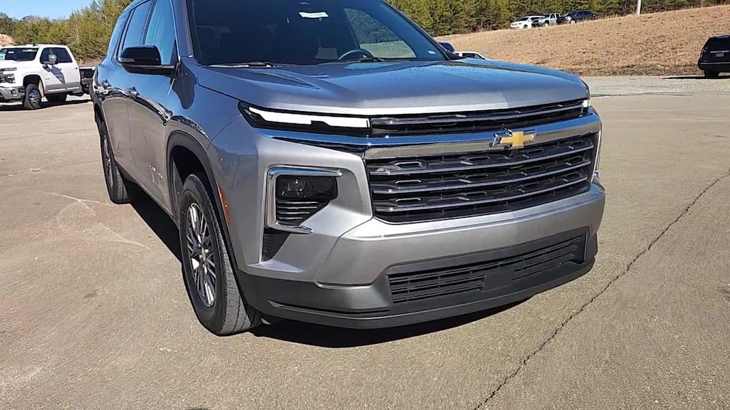 Used 2025 Chevrolet Traverse LT SUV