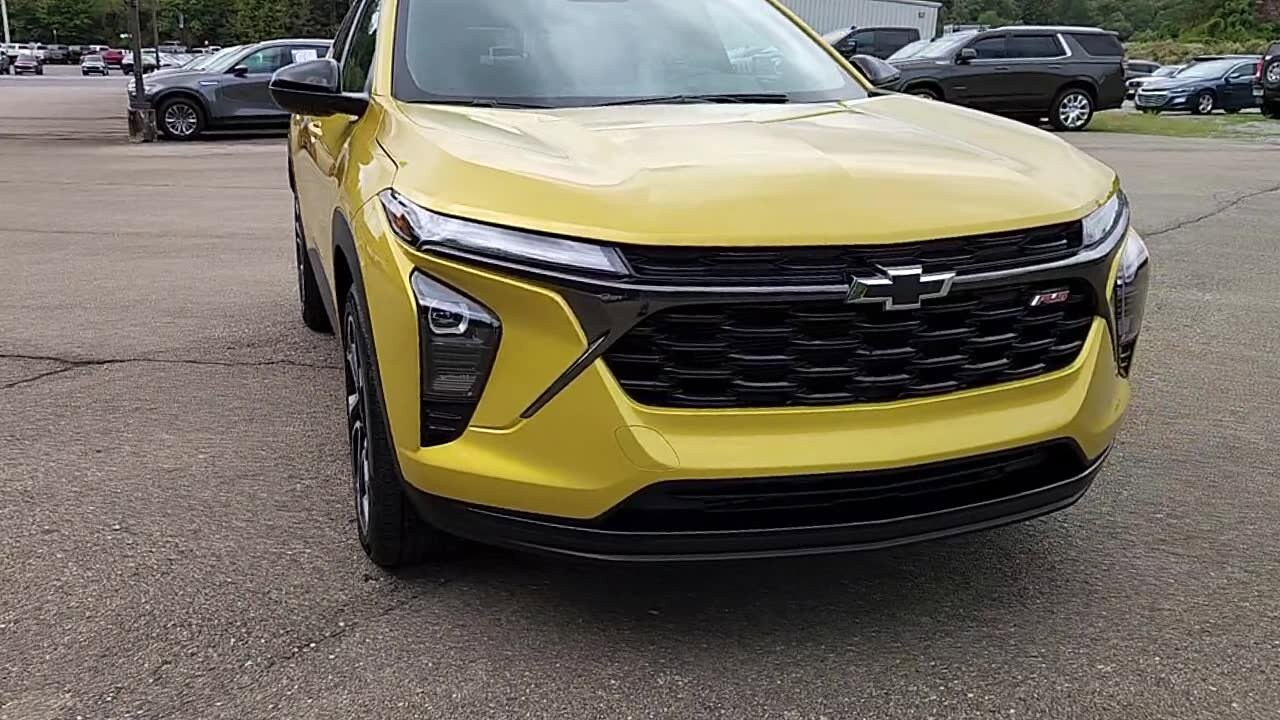 2024 Chevrolet Trax photo 2