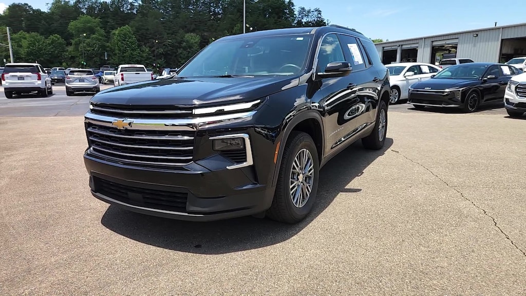 Used 2025 Chevrolet Traverse LT SUV