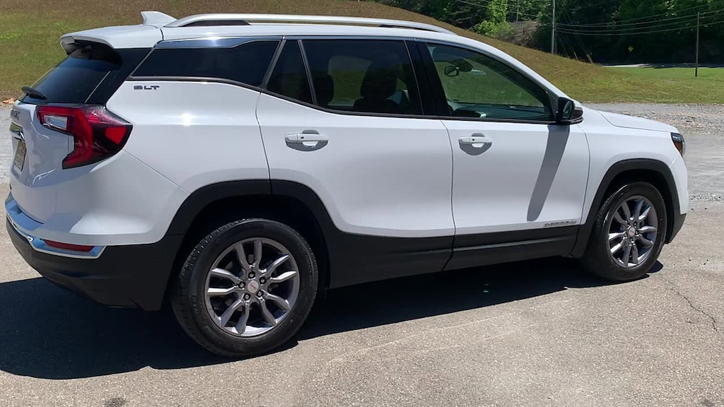 Used 2024 GMC Terrain SLT SUV