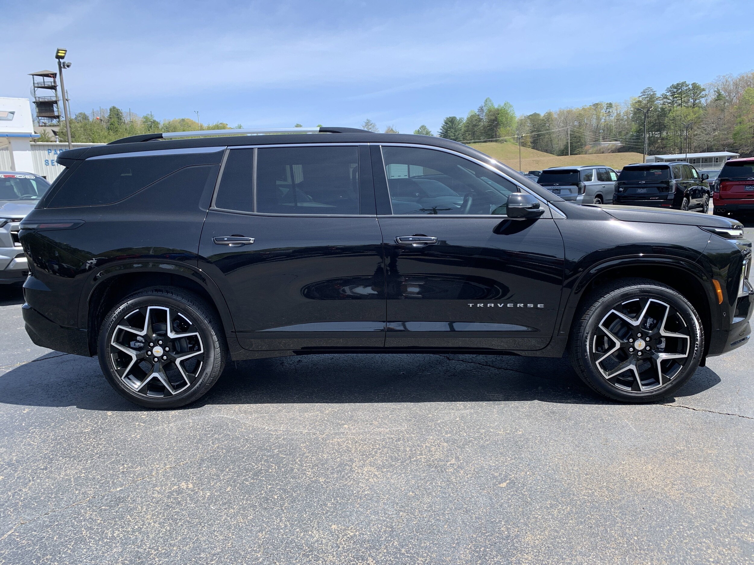 2025 Chevrolet Traverse High Country photo 2