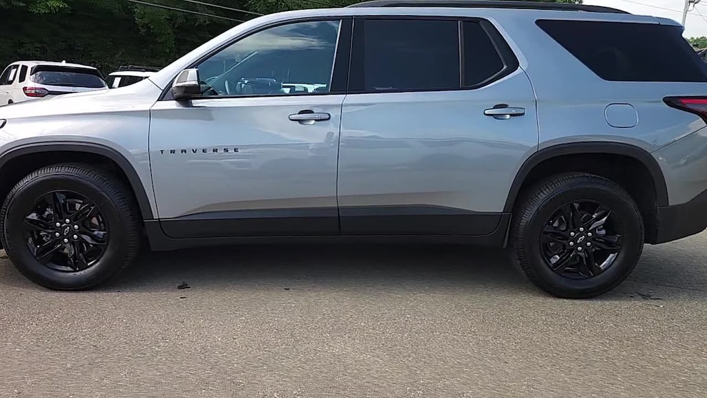 Used 2023 Chevrolet Traverse LT Cloth SUV