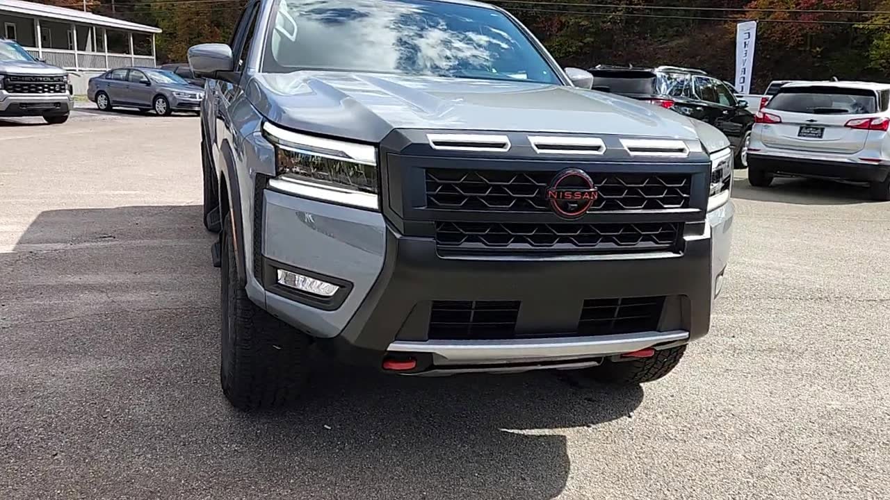 2025 Nissan Frontier PRO-4X's photo