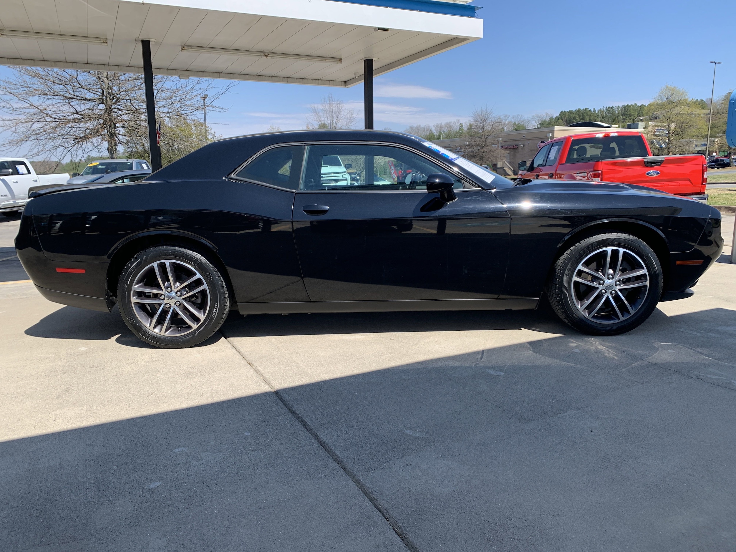 Used 2019 Dodge Challenger SXT with VIN 2C3CDZGG9KH642955 for sale in Blue Ridge, GA