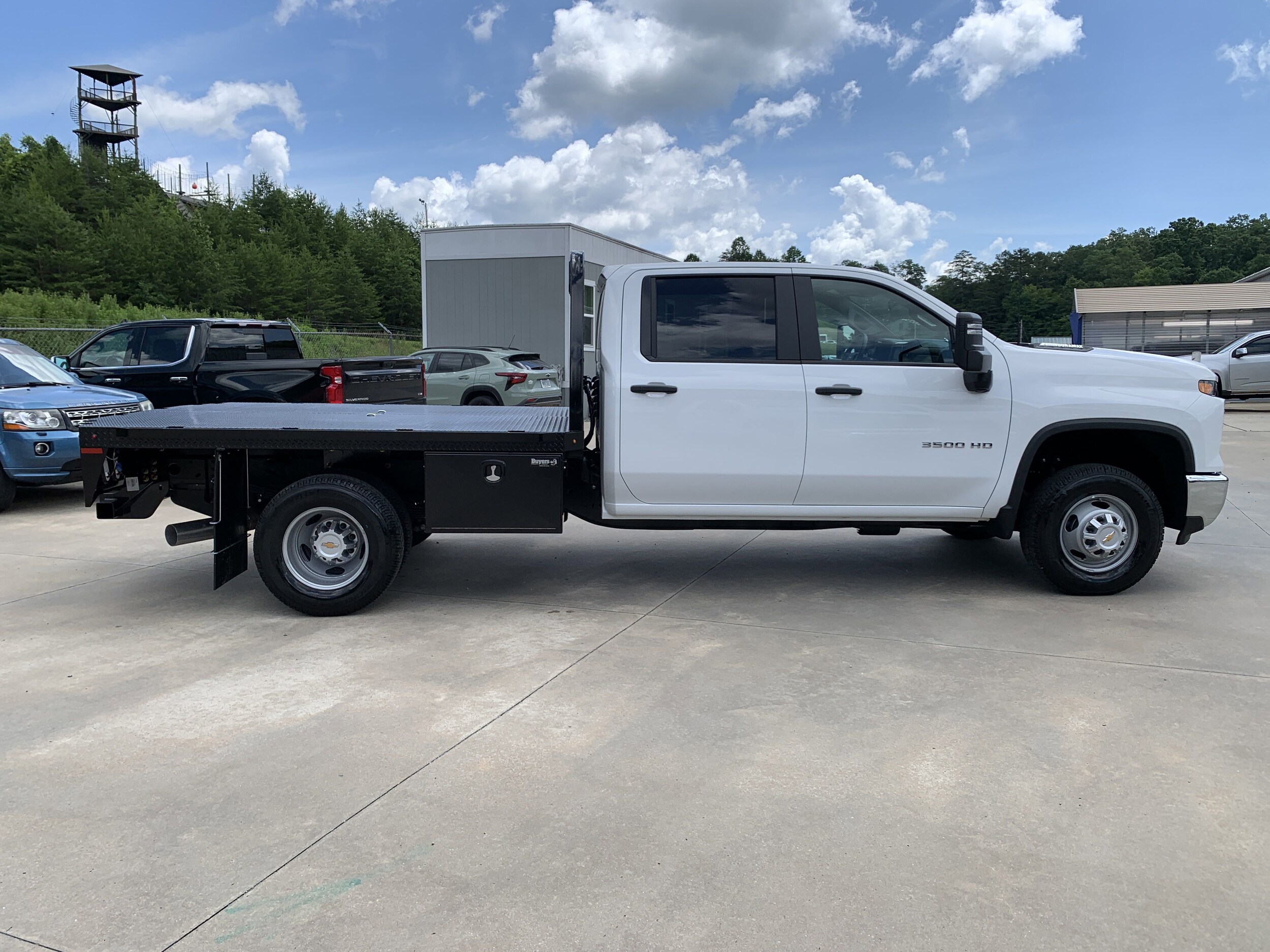 2025 Chevrolet Silverado 3500HD Work Truck photo 2