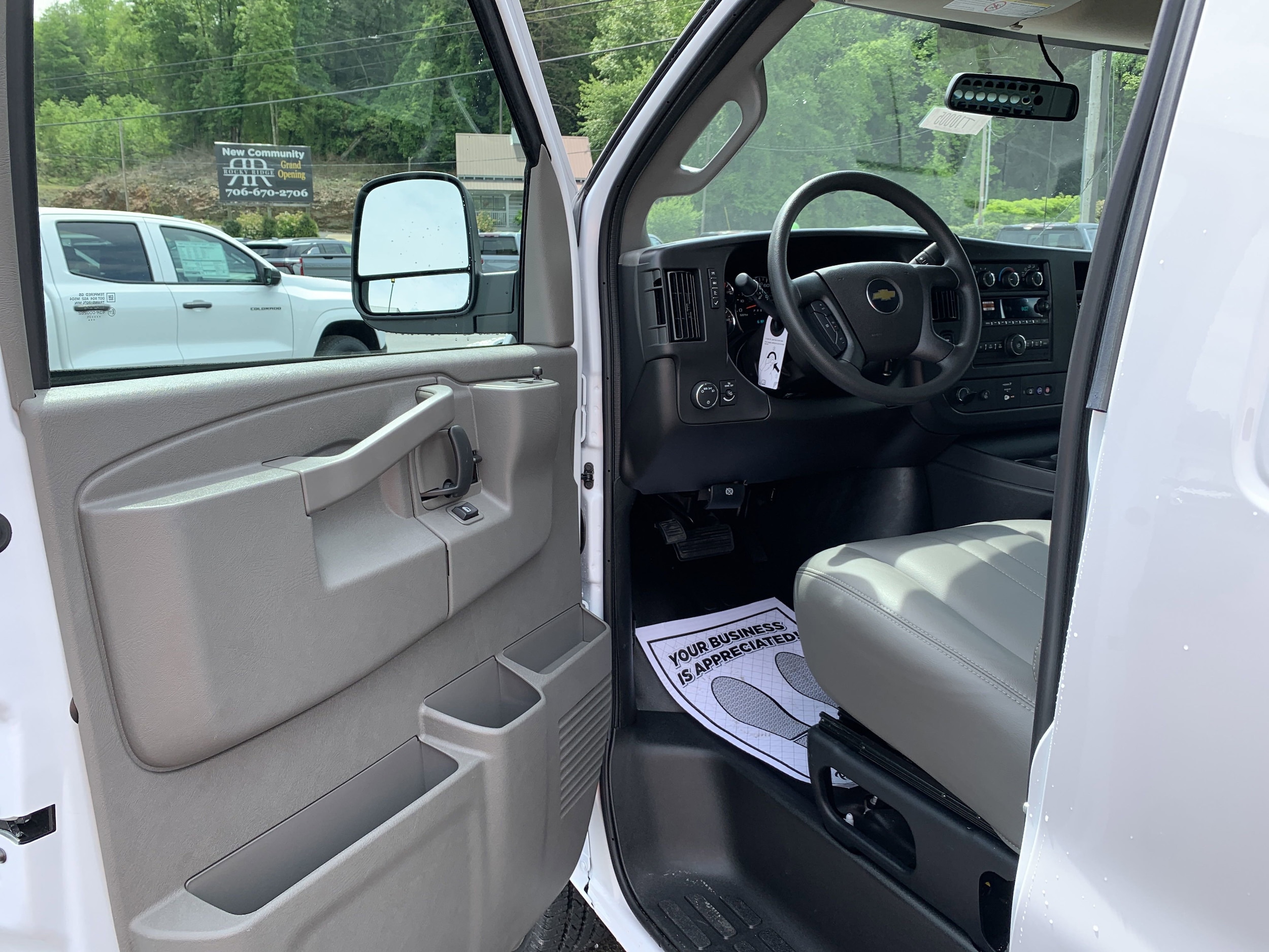 2025 Chevrolet Express Cargo Work Van - Photo 6