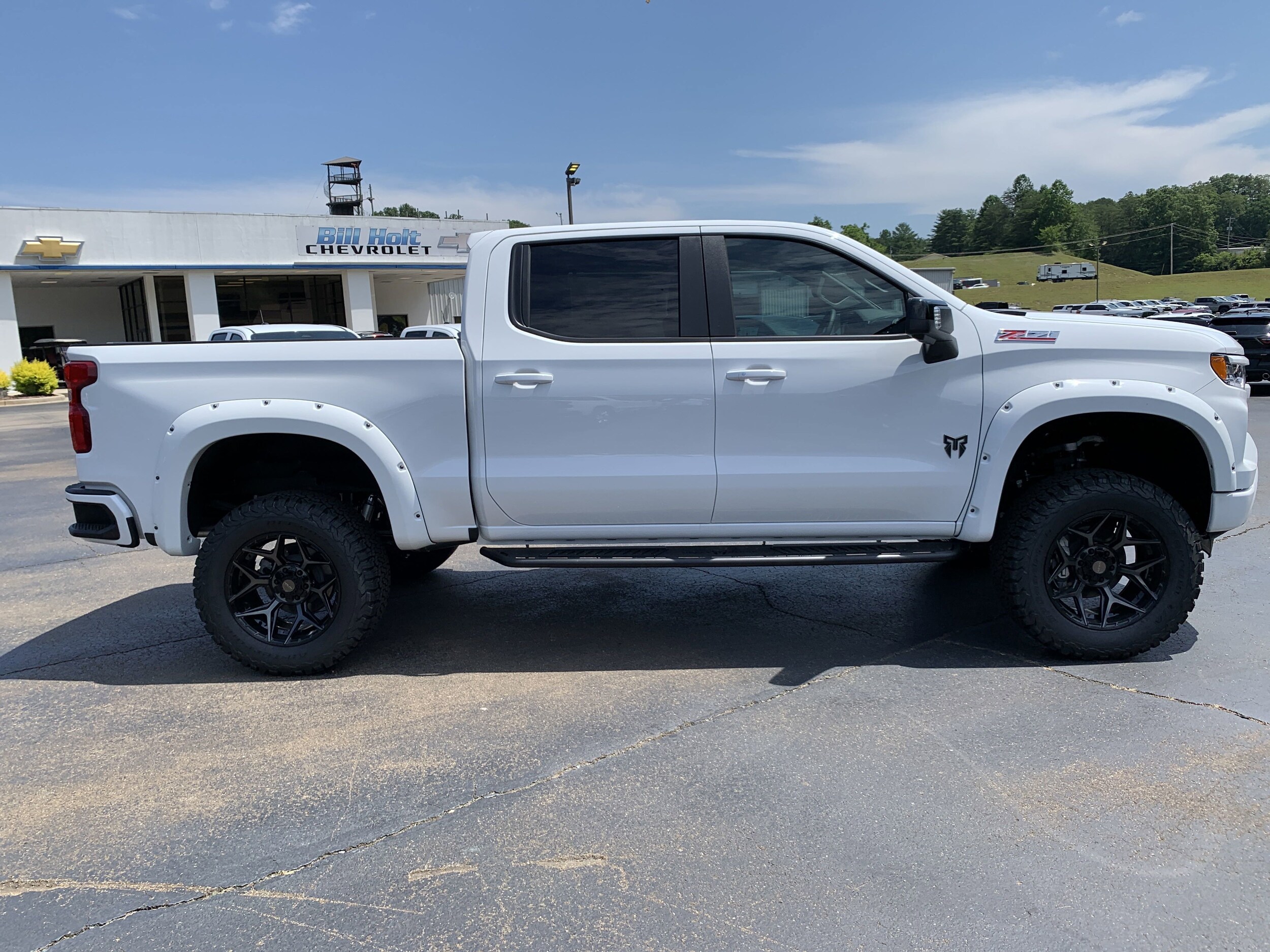 2025 Chevrolet Silverado 1500 RST photo 2
