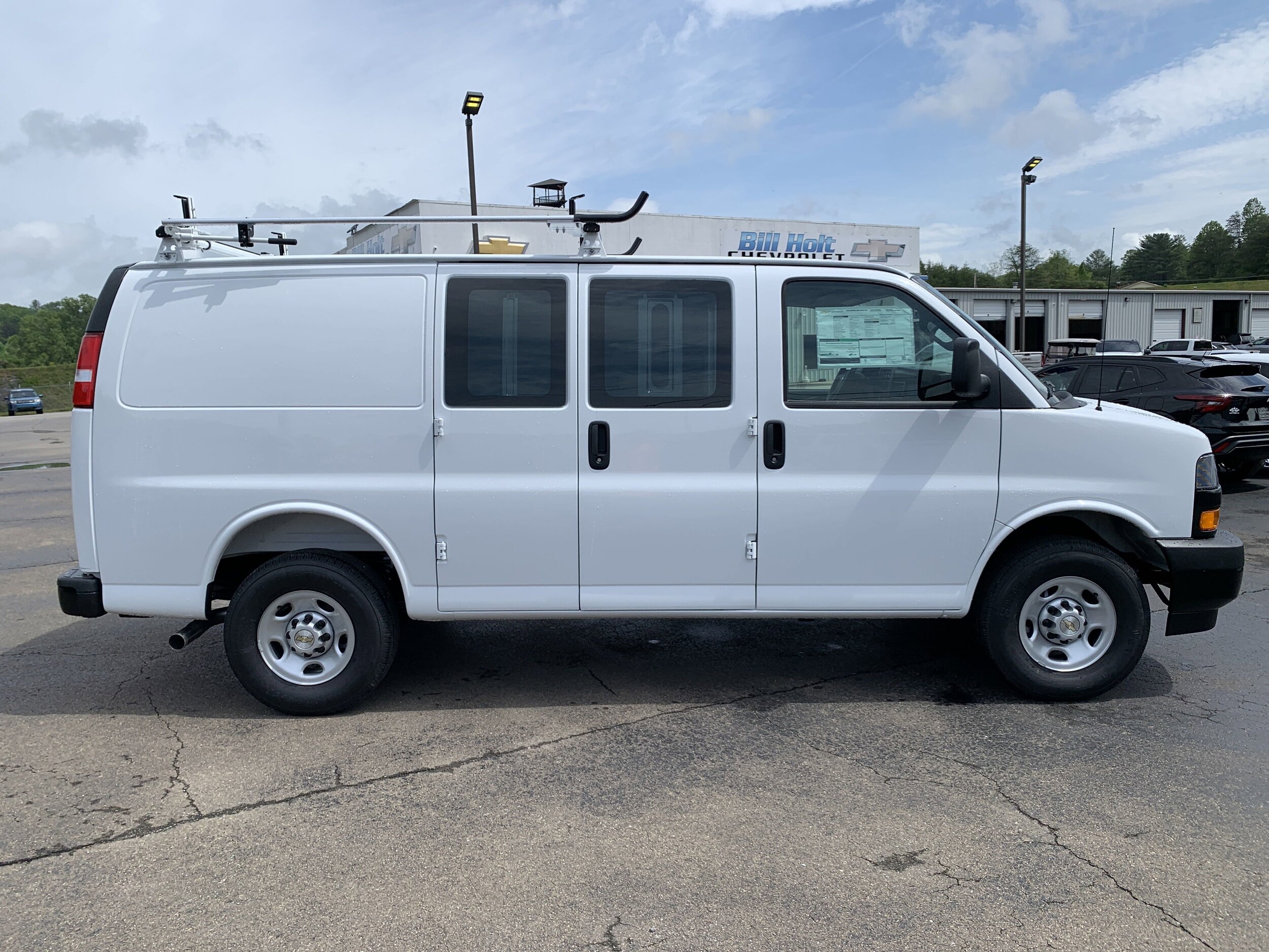 2025 Chevrolet Express Cargo 2500 photo 2
