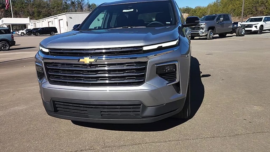 Used 2025 Chevrolet Traverse LT SUV