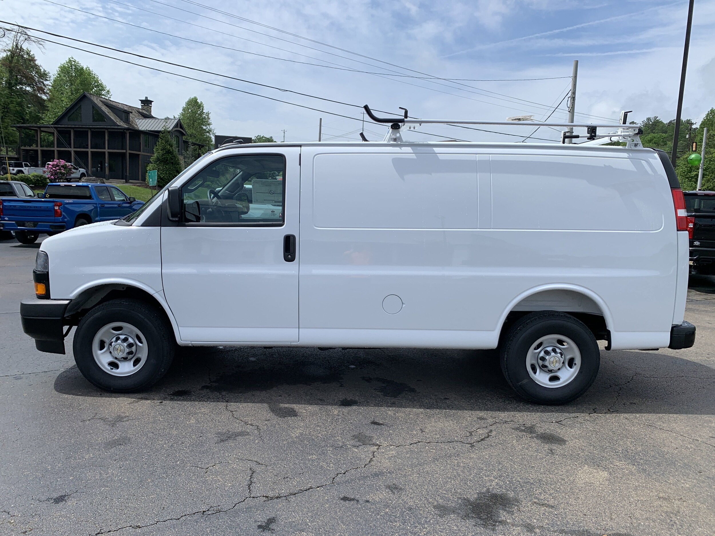 2025 Chevrolet Express Cargo 2500 photo 4