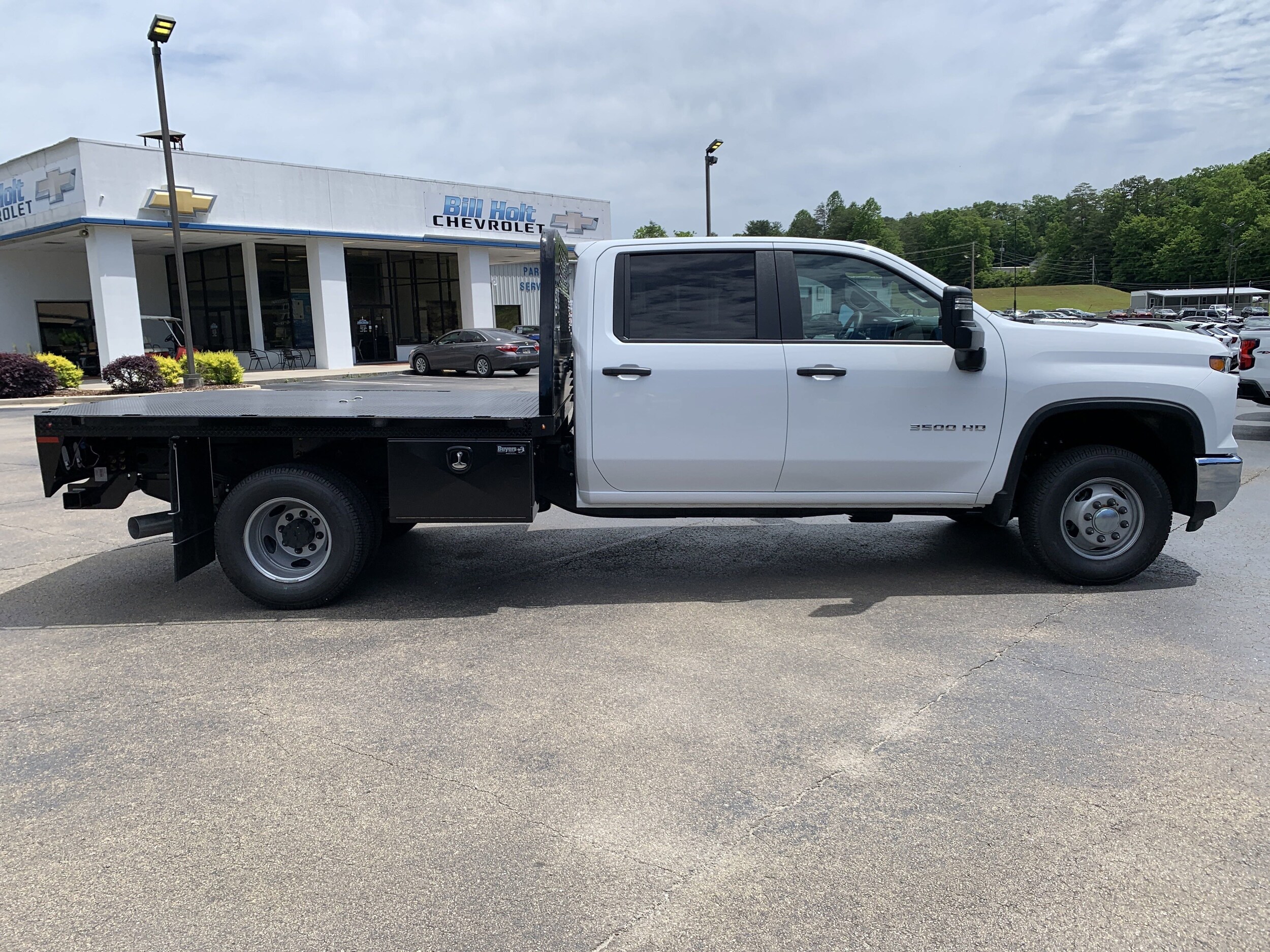 2025 Chevrolet Silverado 3500HD Work Truck photo 2