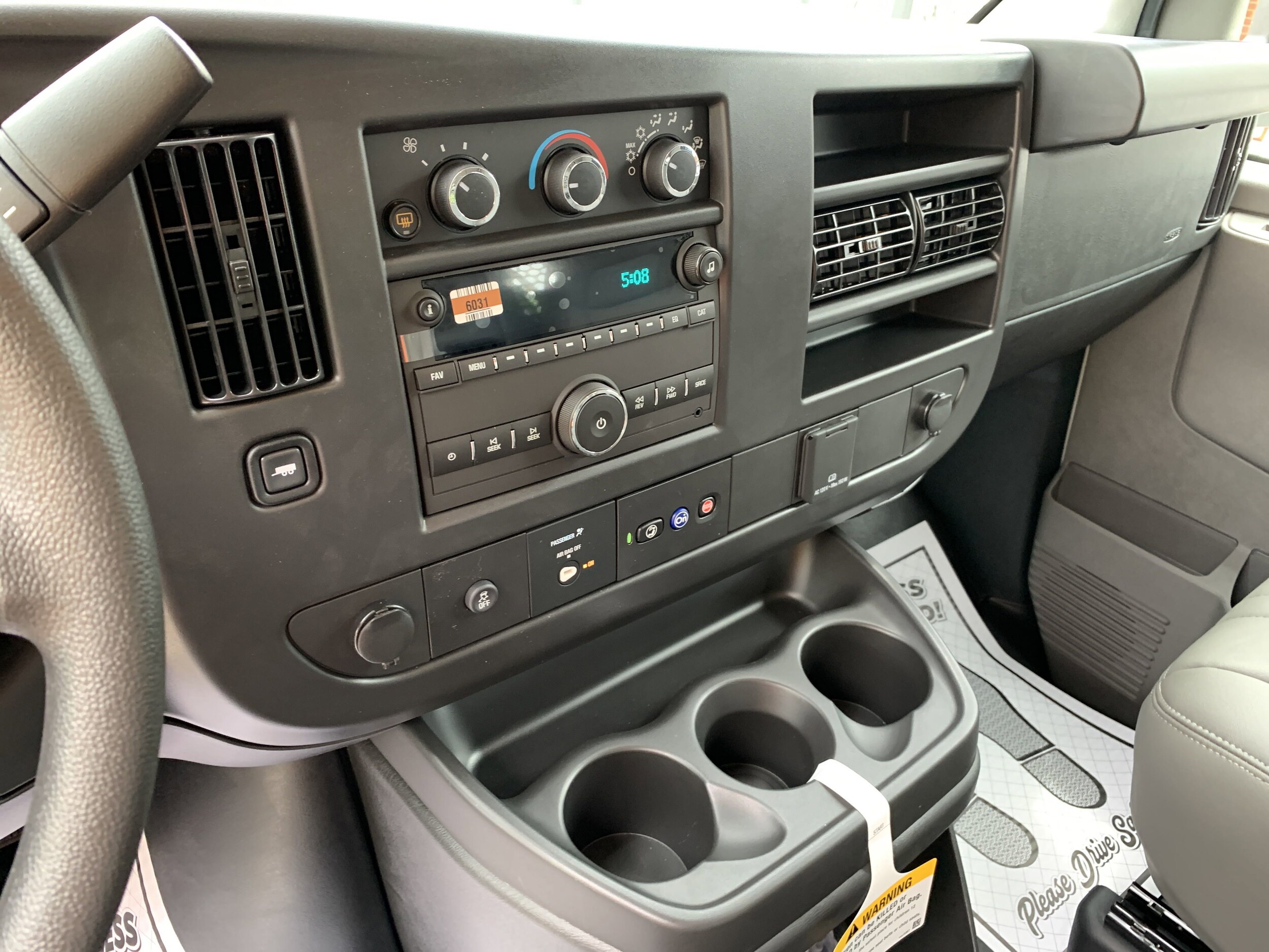 2025 Chevrolet Express Cargo Work Van - Photo 13