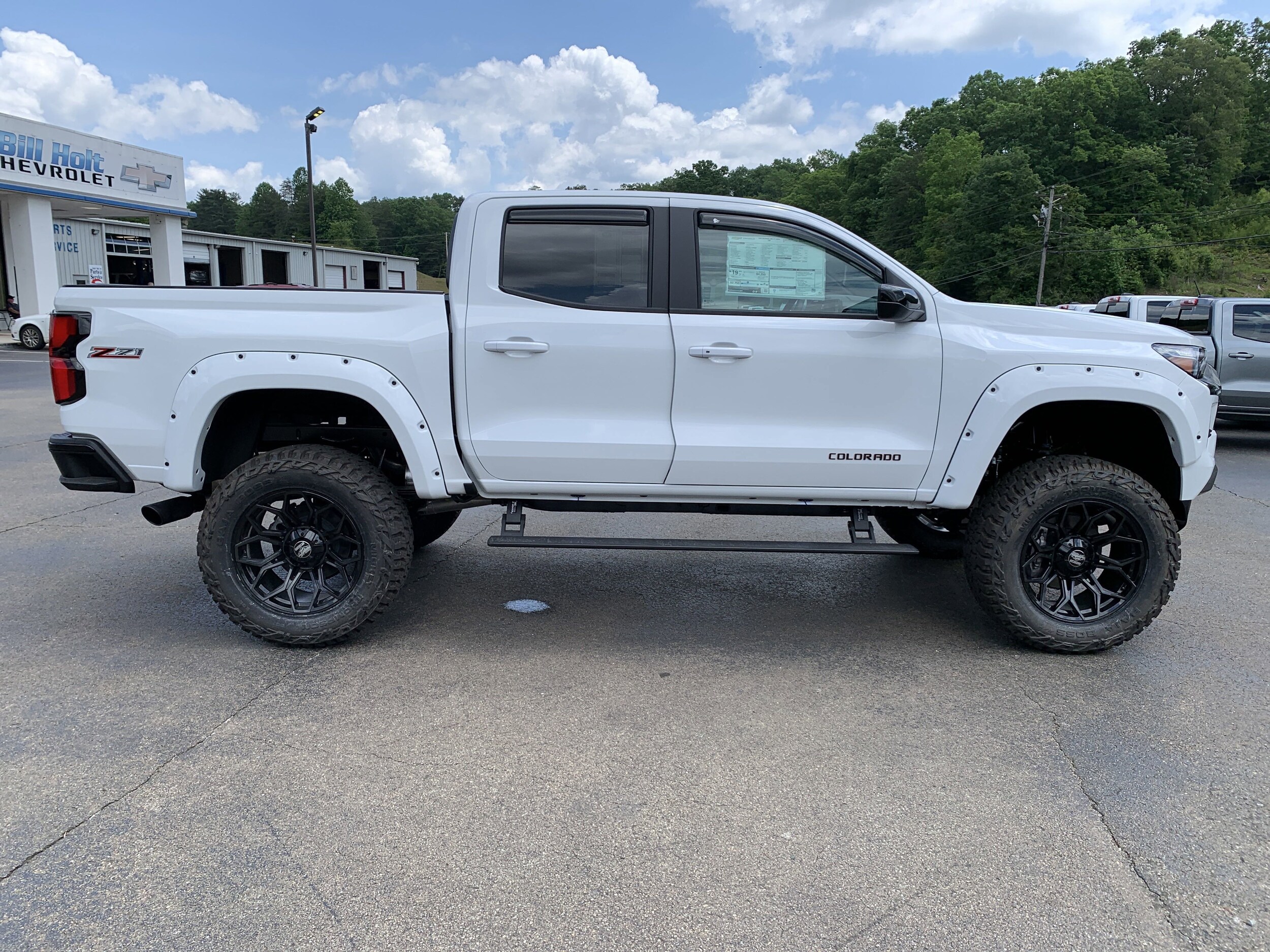 2025 Chevrolet Colorado Z71 photo 2