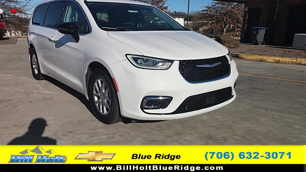 2024 Chrysler Pacifica Touring L's photo